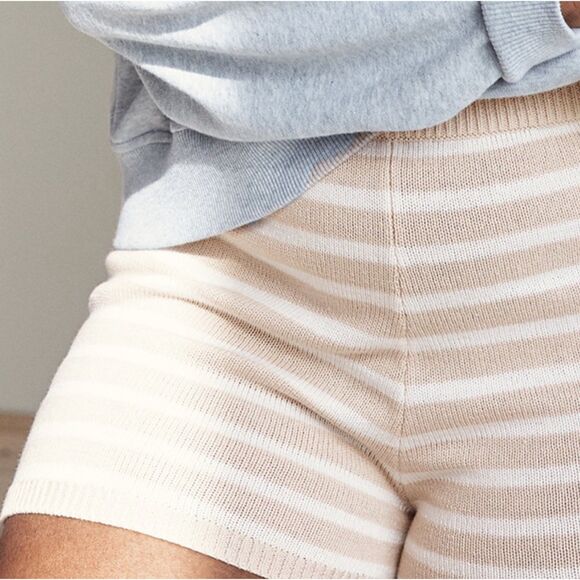 NWT Aerie High Waisted Sweater Short Women's Medium Cream & White - Picture 3 of 9